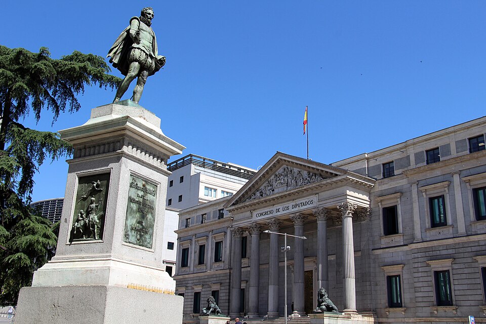 Fachada del Palacio de las Cortes, sede del Congreso de los Diputados, donde se gestó la Transición española y se selló el Pacto del Olvido