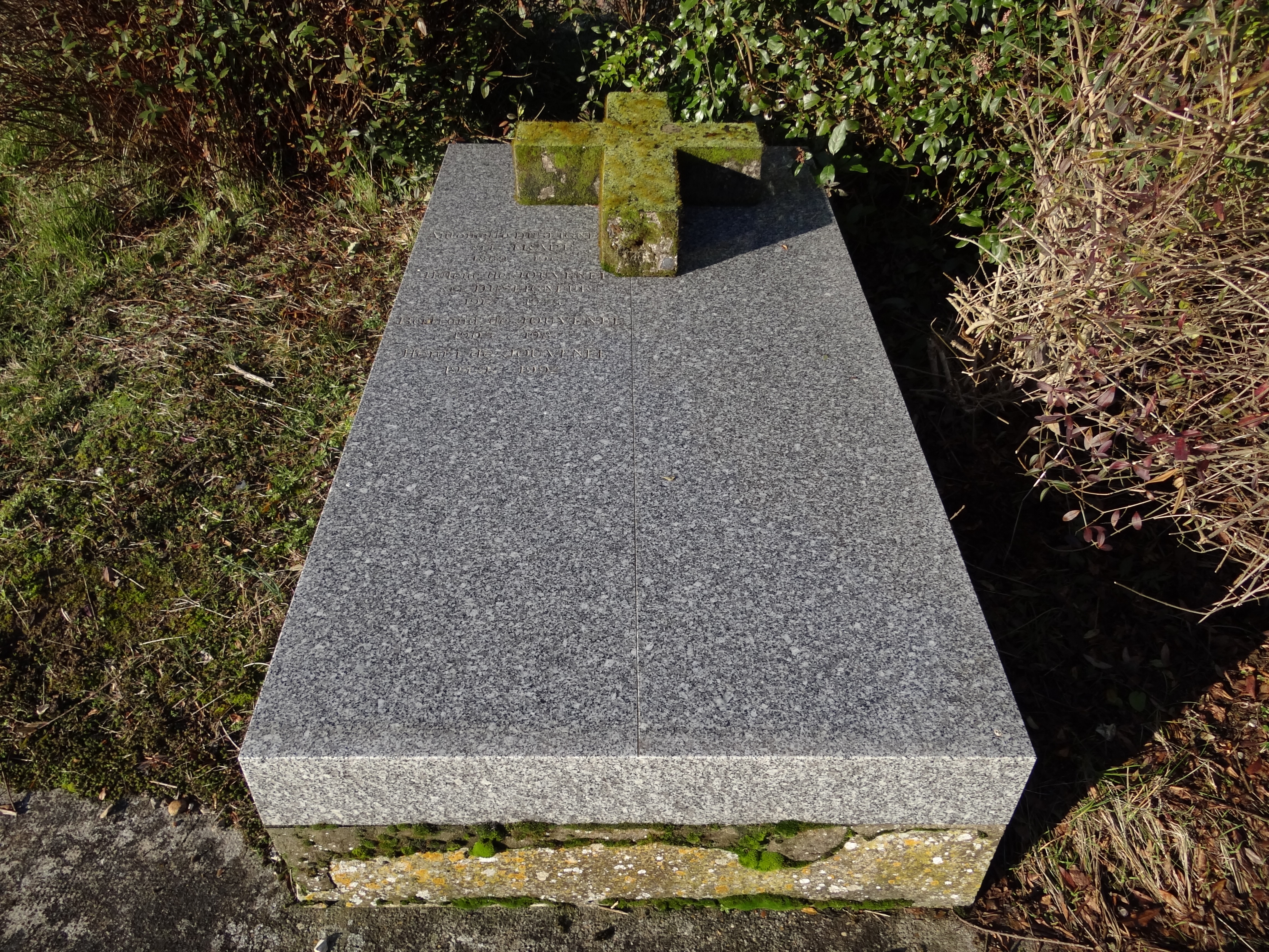 Tumba de Bertrand de Jouvenel en el cementerio de Montparnasse, París